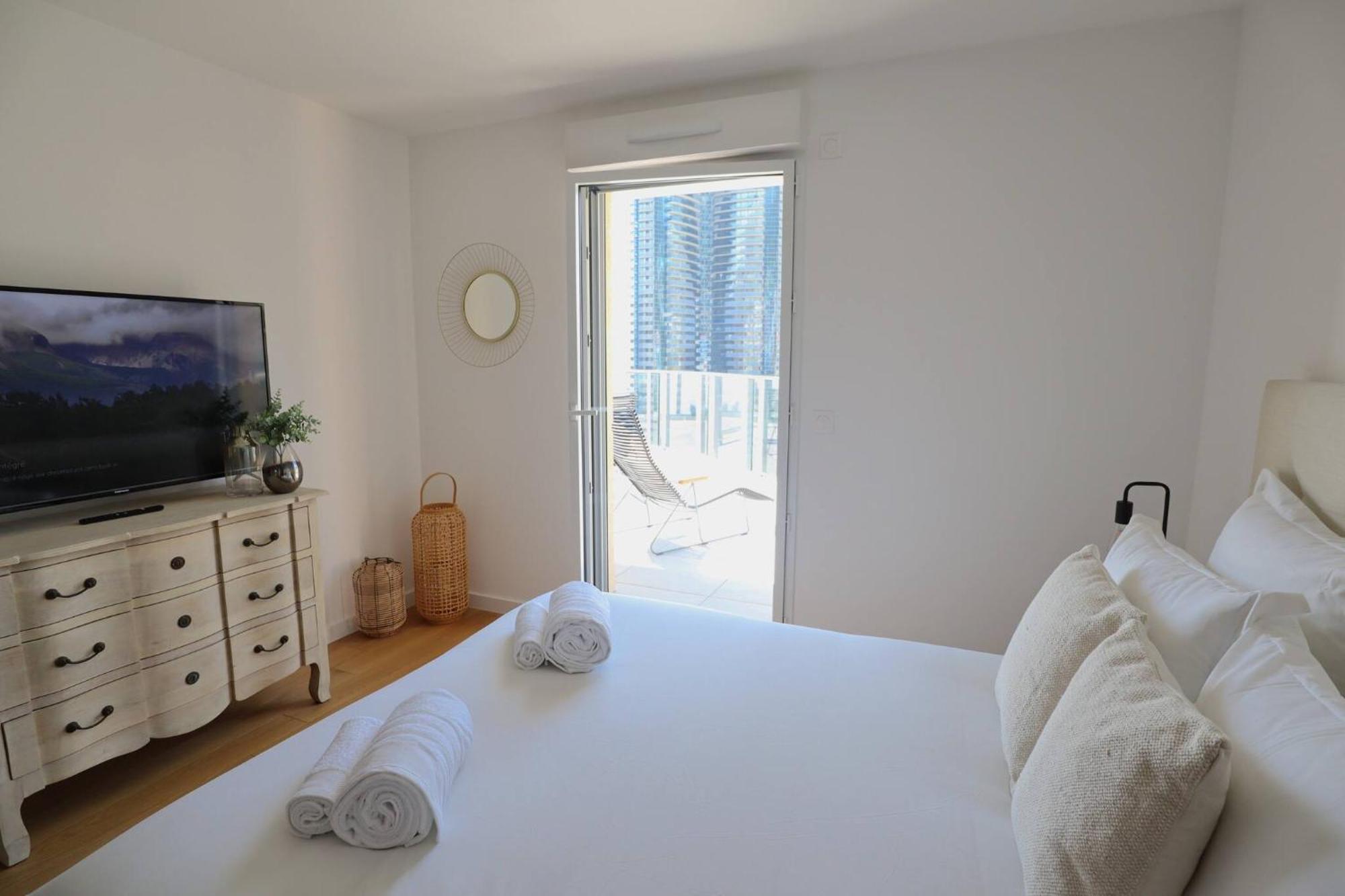 Sun Paradise Seaview&Terrace Parking&Pool ボーソレイユ エクステリア 写真